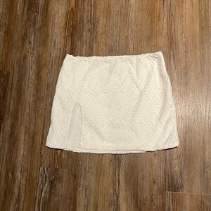 PRINCESS POLLY white skirt with slit size 6